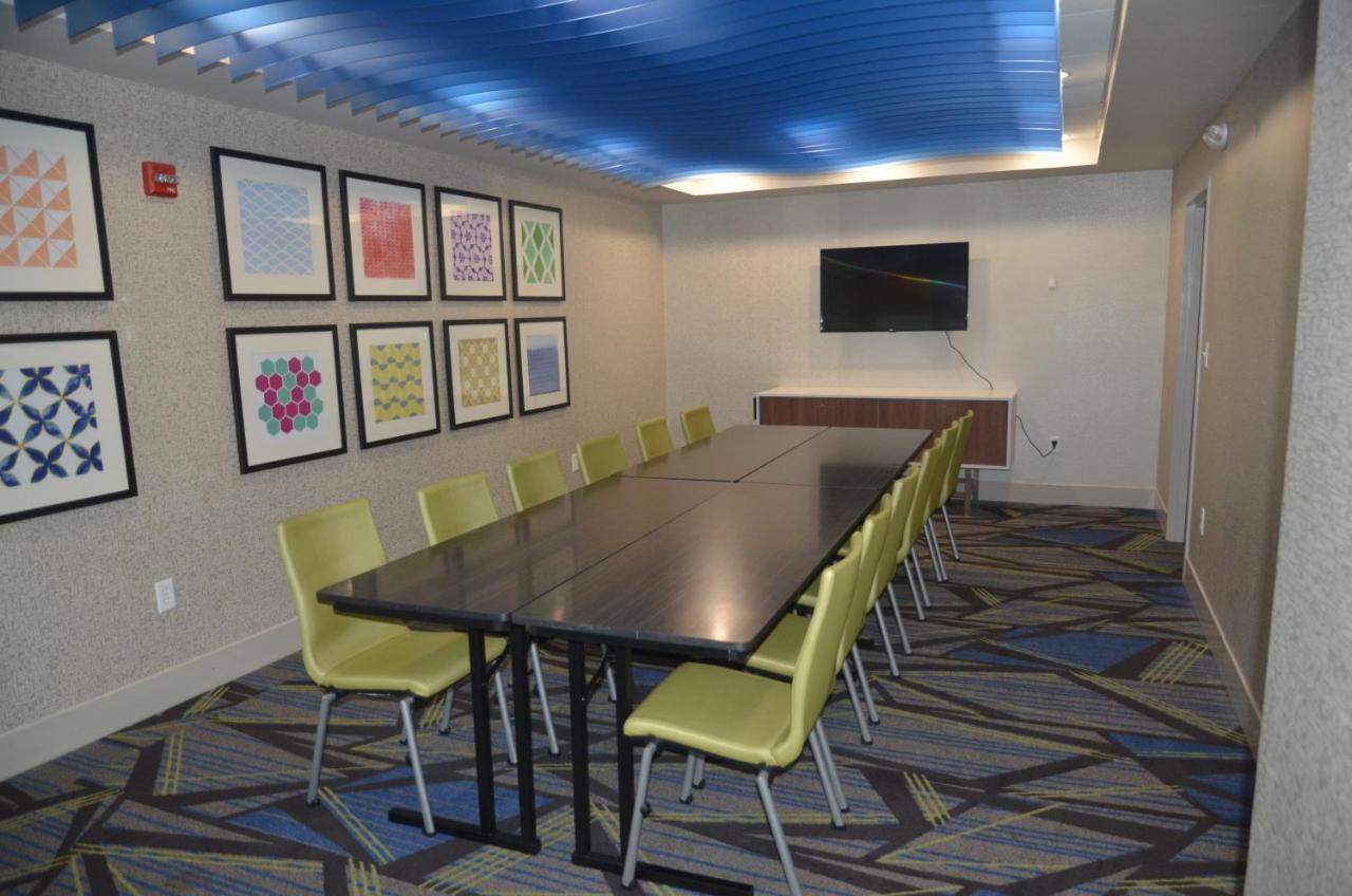 Holiday Inn Express Hotel & Suites Rochester By Ihg Exterior photo
