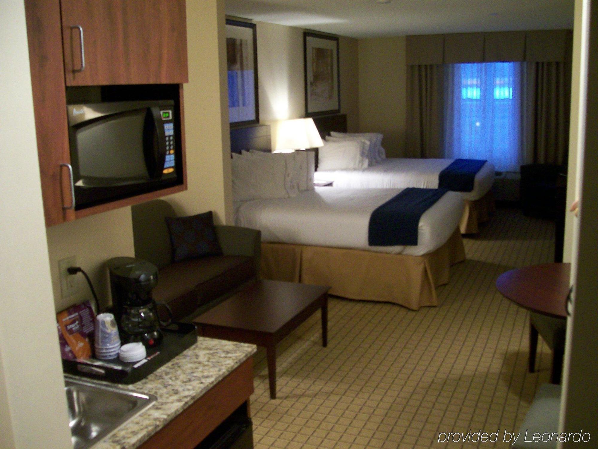 Holiday Inn Express Hotel & Suites Rochester By Ihg Room photo
